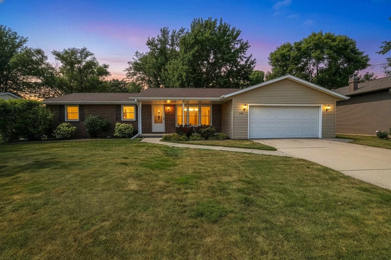 842 Fribourg St, De Pere, WI 54115