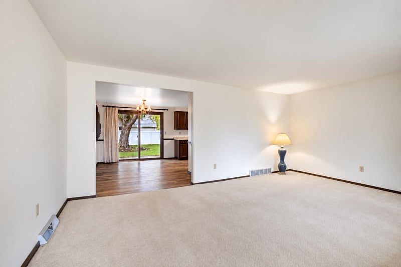 842 Fribourg St, De Pere, WI 54115