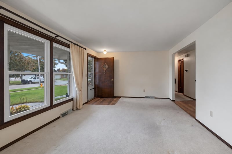 842 Fribourg St, De Pere, WI 54115