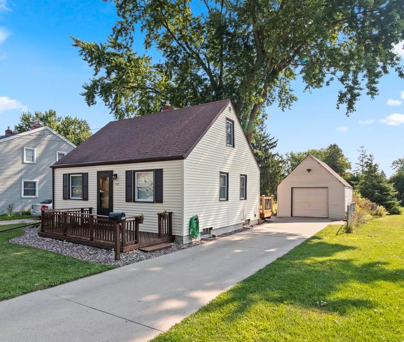 1420 N Charlotte St, Appleton, WI 54911-4014