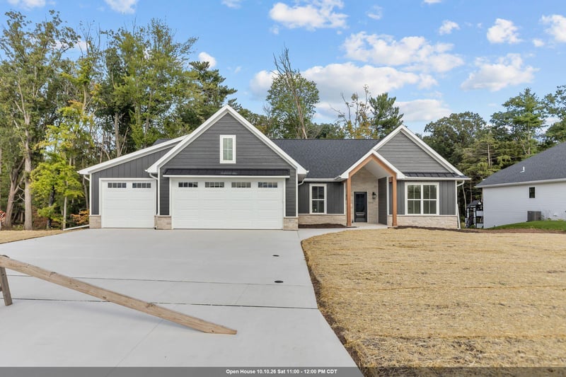 3211 Eclipse Dr, Green Bay, WI 54311