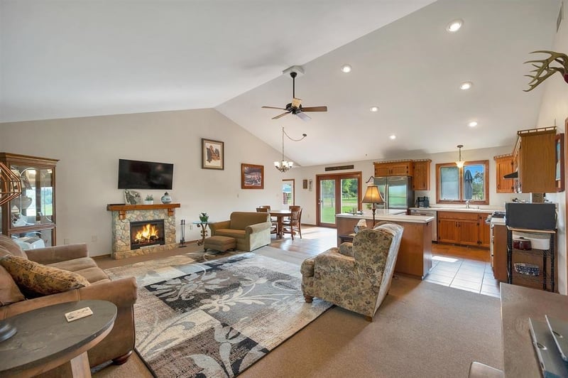 N4288 Green Valley Rd, Krakow, WI 54137