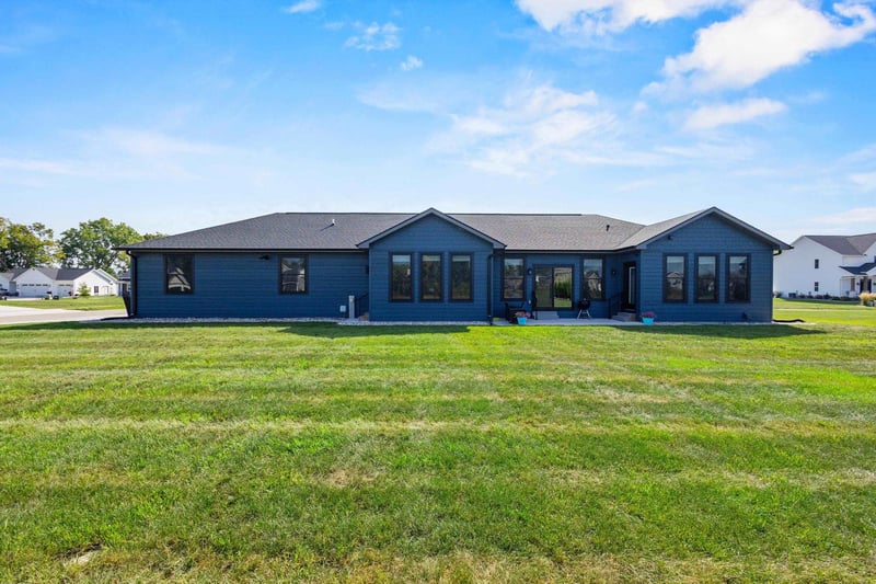 1765 Honor St, Neenah, WI 54956-5619