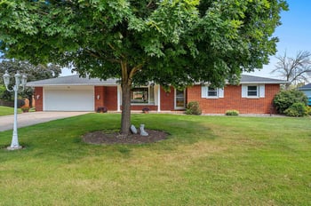 161 Parkside Ct, Green Bay, WI 54313-6216