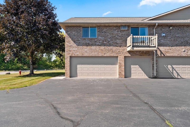 3319 N Casaloma Dr #81, Appleton, WI 54913