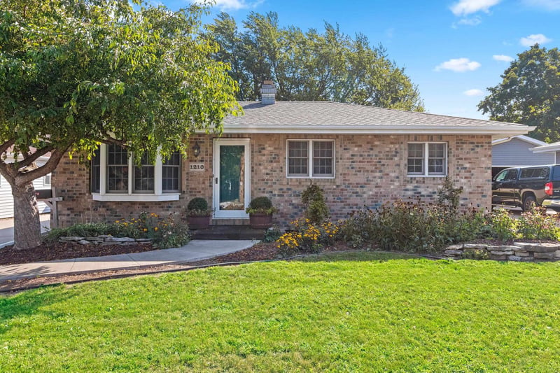 1210 Buchanan St, Little Chute, WI 54140