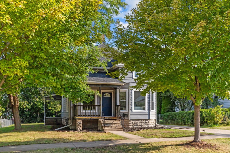 1532 W Bent Ave, Oshkosh, WI 54901