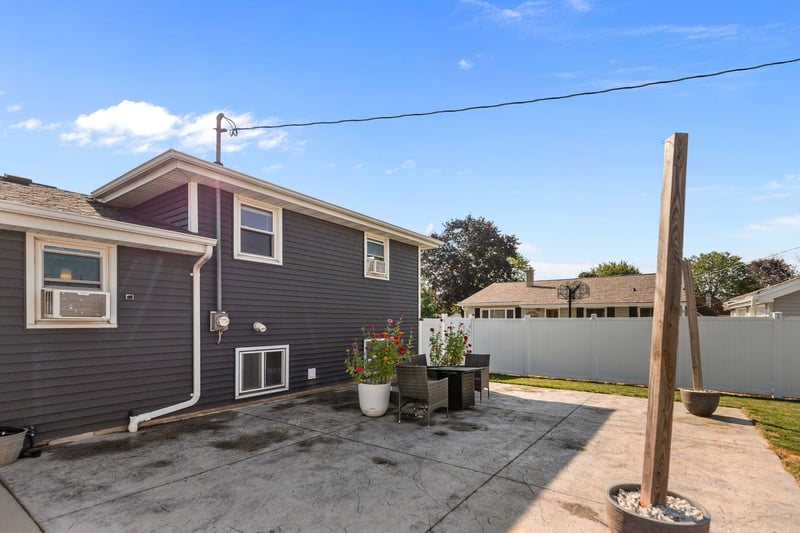 1158 Loretta Ave, Menasha, WI 54952