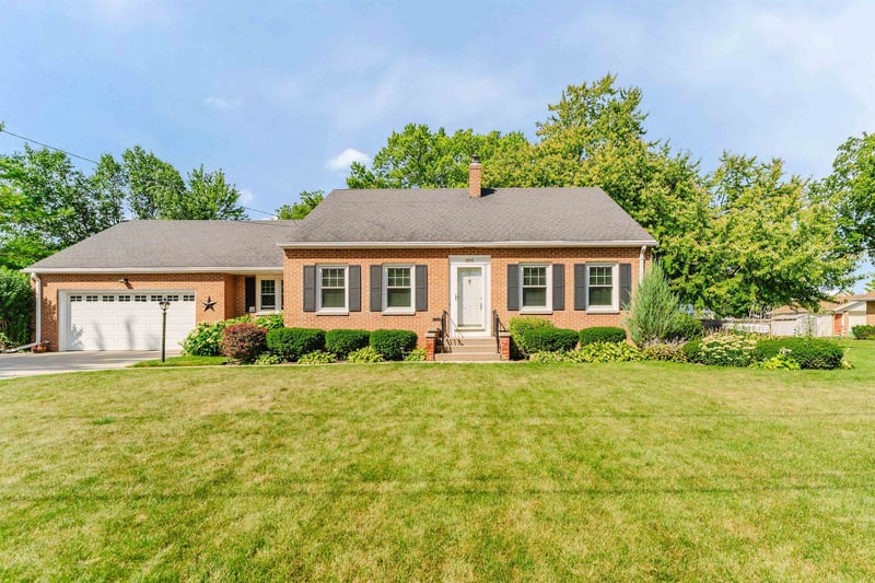 1655 Arizona St, Oshkosh, WI 54902