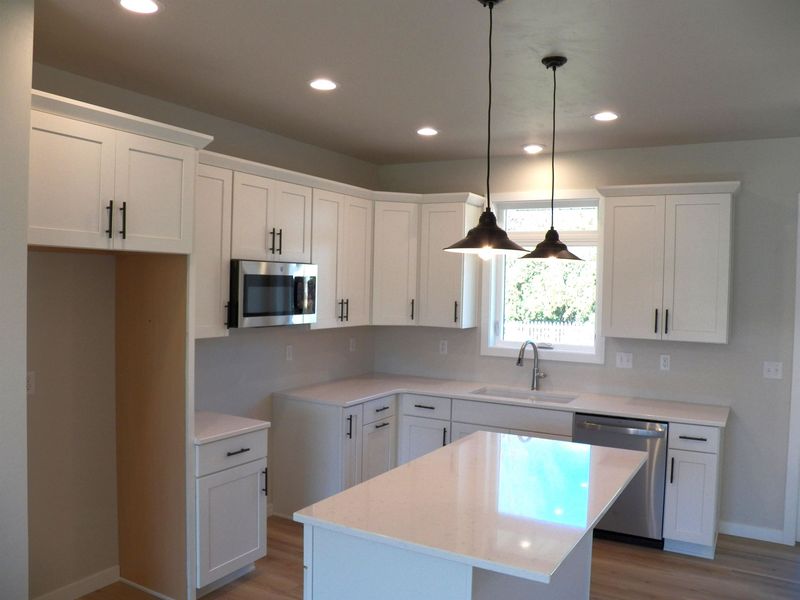 3457 Paula St, Green Bay, WI 54311-6142