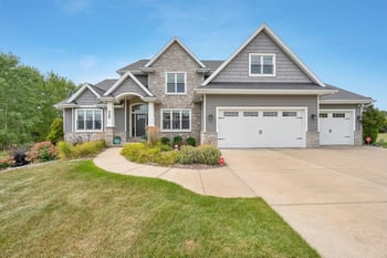 3400 Amber Ln, Green Bay, WI 54311