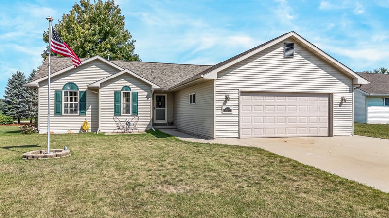 1123 Barbary Ln, Winneconne, WI 54986