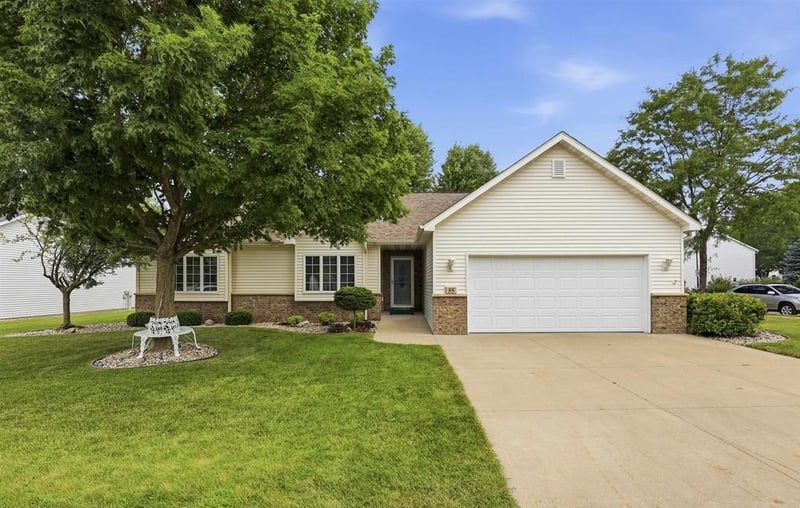 89 Penbrook Cir, Appleton, WI 54914