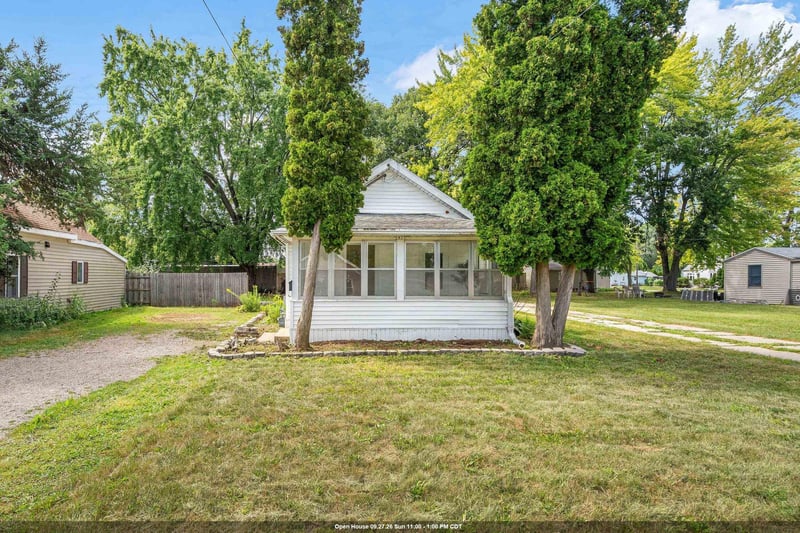 1837 Plymouth St, Oshkosh, WI 54901
