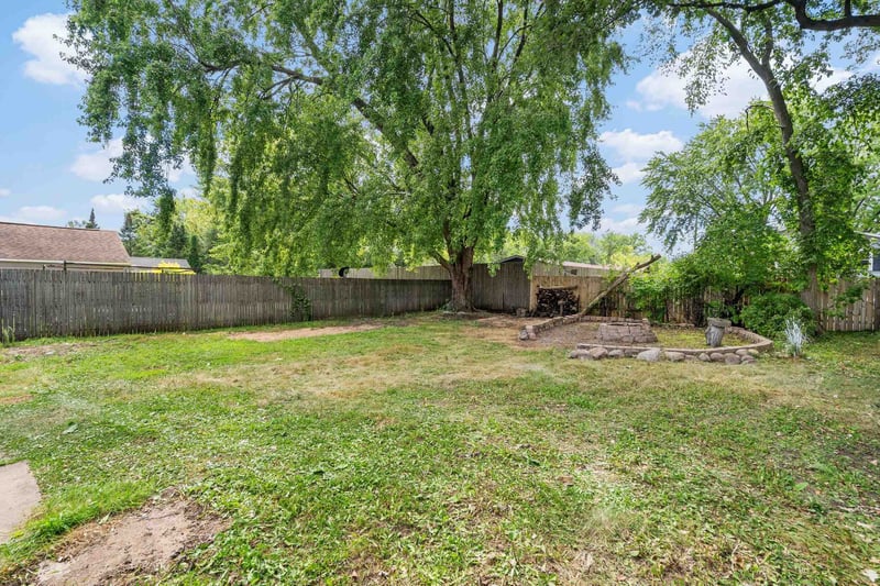1837 Plymouth St, Oshkosh, WI 54901