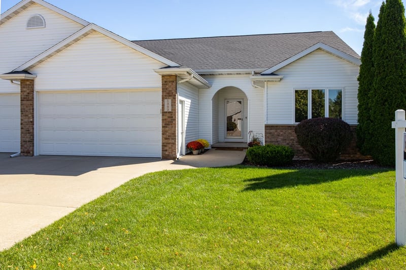 1303 Lavender Ln, Appleton, WI 54915
