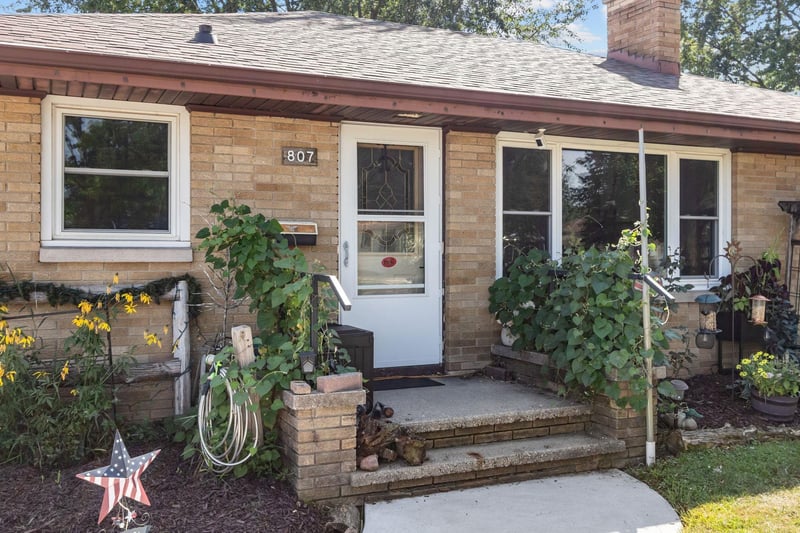 807 W Parkway Blvd, Appleton, WI 54914-2643