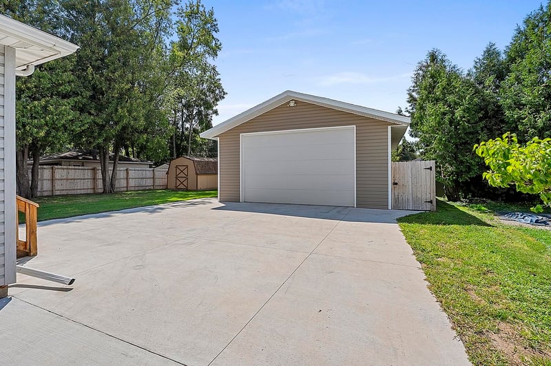 931 Coppens Rd, Green Bay, WI 54303