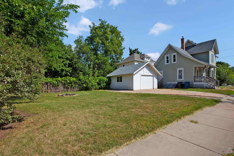 1103 Cherry St, Oshkosh, WI 54901