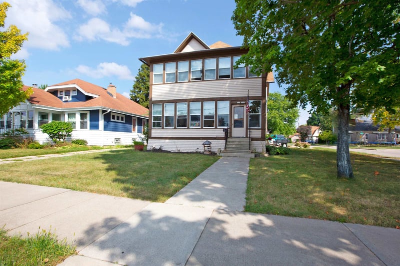 330 E Irving Ave, Oshkosh, WI 54901