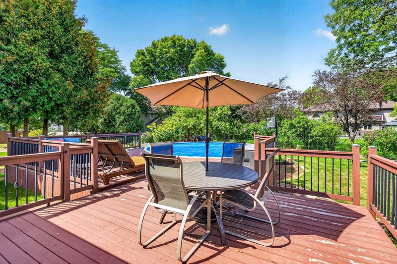 1155 W Cecil St, Neenah, WI 54956-3608