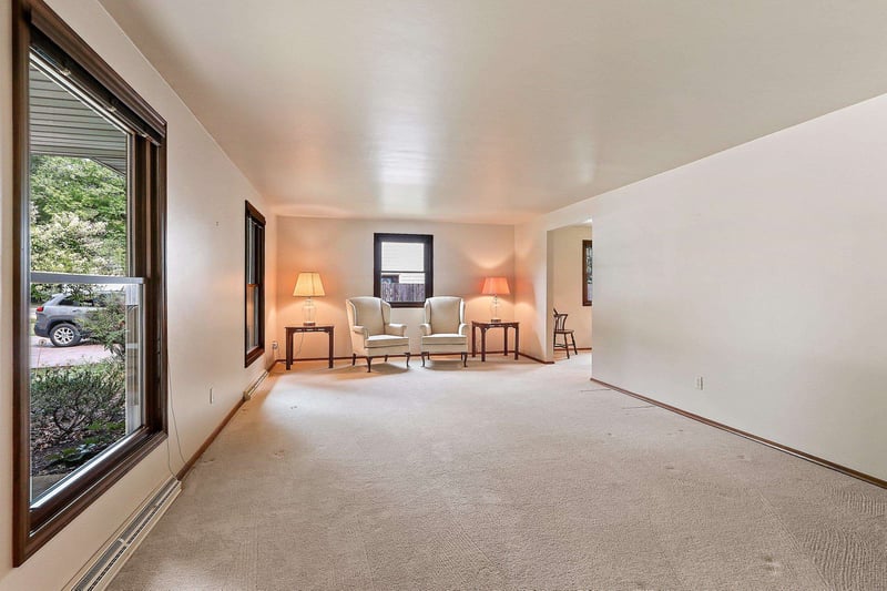 2697 Indian Hill Dr, Green Bay, WI 54313-4946