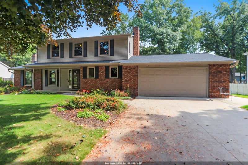 2697 Indian Hill Dr, Green Bay, WI 54313-4946