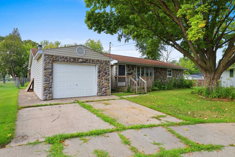 959 Redley Ct, Green Bay, WI 54304-3711