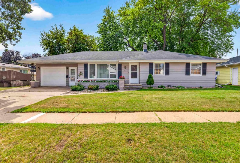 213 W Weiland Ave, Appleton, WI 54911