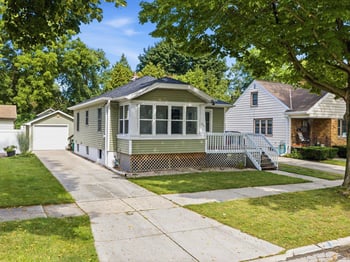942 Division St, Green Bay, WI 54303-2947