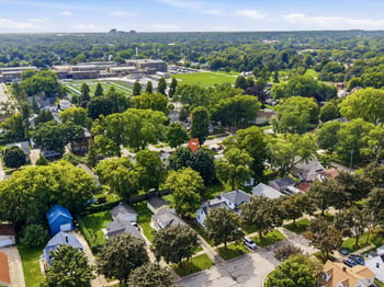 942 Division St, Green Bay, WI 54303-2947