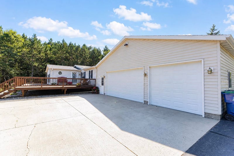 N2985 Spruce Rd, Clintonville, WI 54929