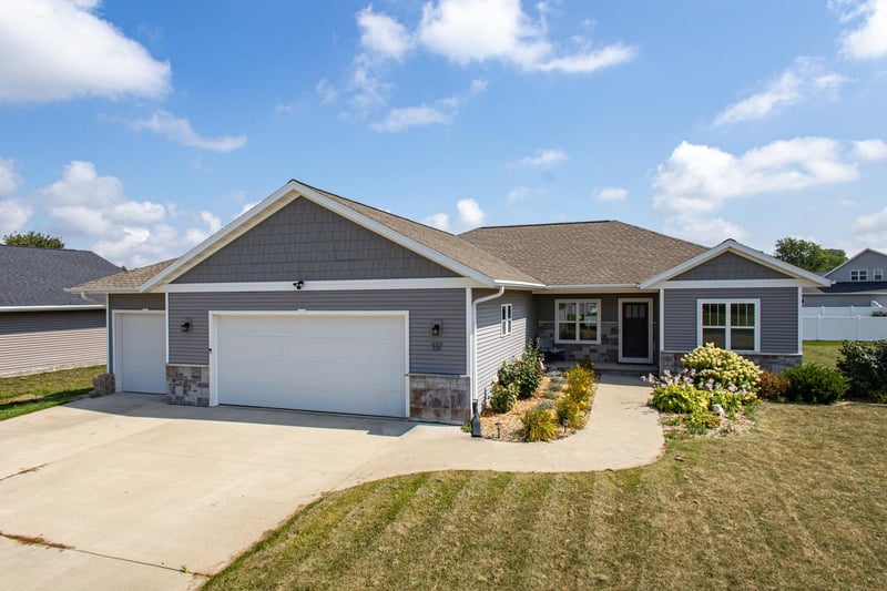 532 Patrick Ln, Pulaski, WI 54162