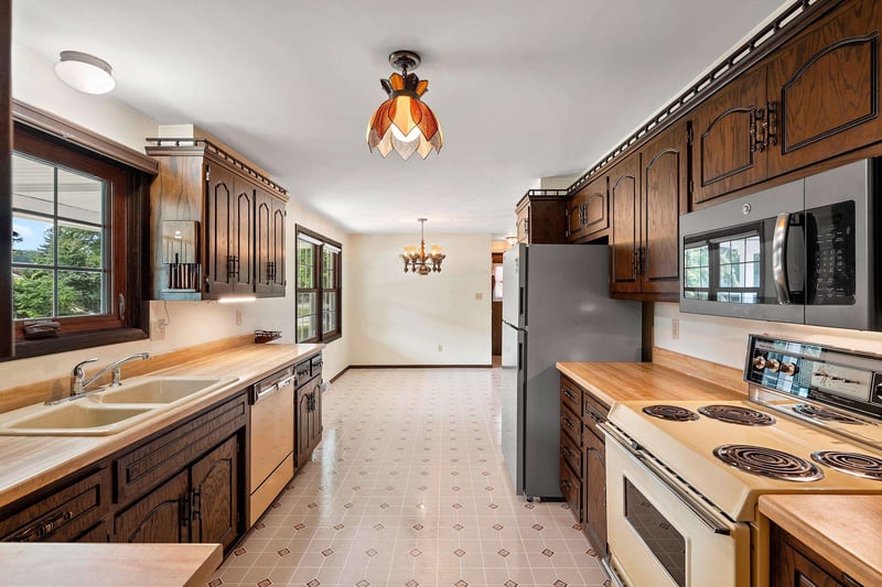 2439 Morning Star Trl, Green Bay, WI 54302