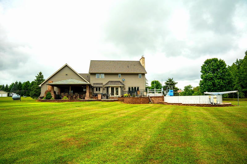 5062 Meadowview Ln, Oconto Falls, WI 54154