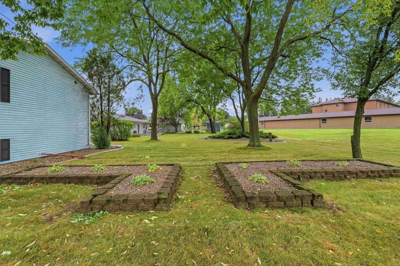 1805 Orchard Ln, Oshkosh, WI 54902
