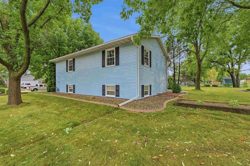 1805 Orchard Ln, Oshkosh, WI 54902