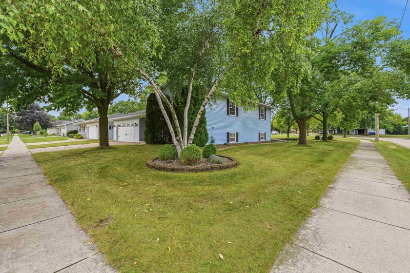 1805 Orchard Ln, Oshkosh, WI 54902