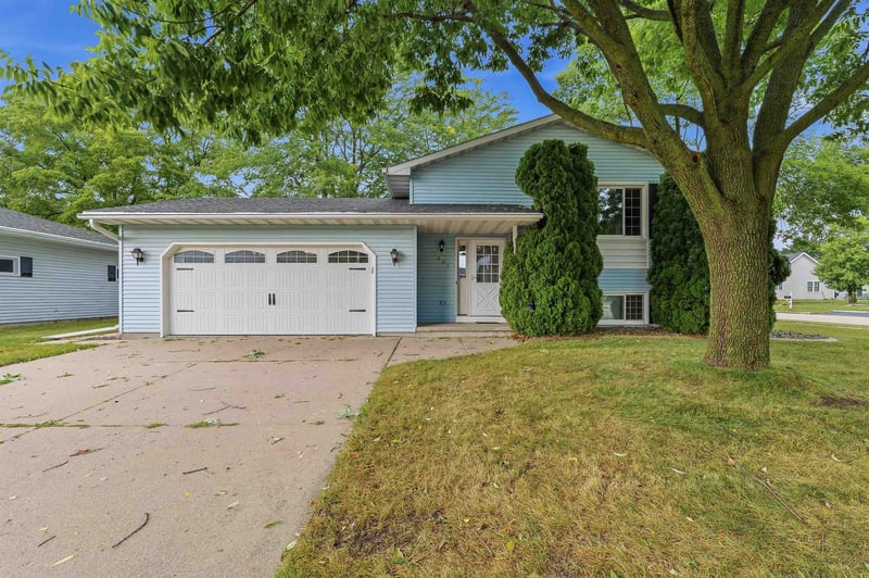 1805 Orchard Ln, Oshkosh, WI 54902