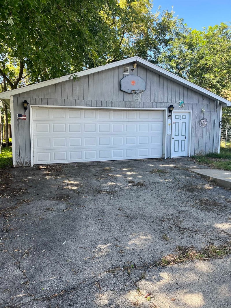 1033 Jefferson St, Oshkosh, WI 54901