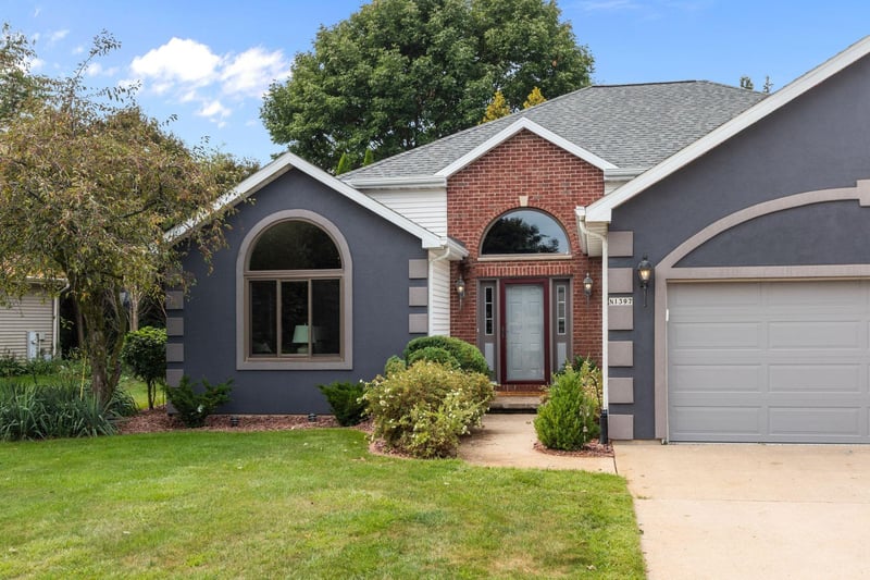N1397 Westgreen Dr, Greenville, WI 54942