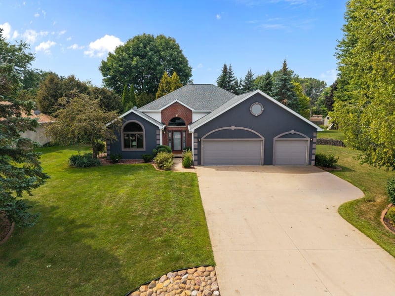 N1397 Westgreen Dr, Greenville, WI 54942