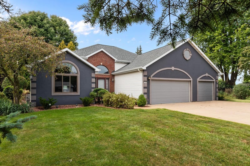 N1397 Westgreen Dr, Greenville, WI 54942