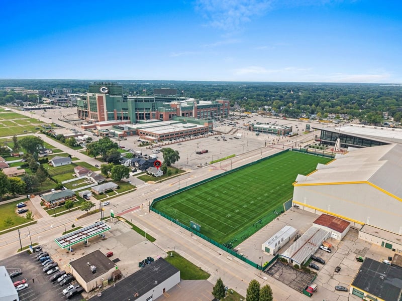 880 Stadium Dr, Green Bay, WI 54304-4447