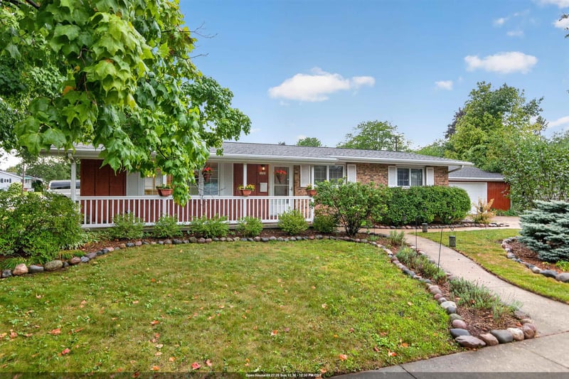 1135 Windsor St, Oshkosh, WI 54902