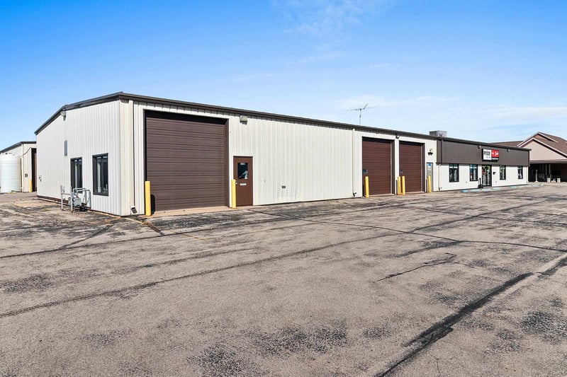 1215 N Hickory Farm Ln, Grand Chute, WI 54914