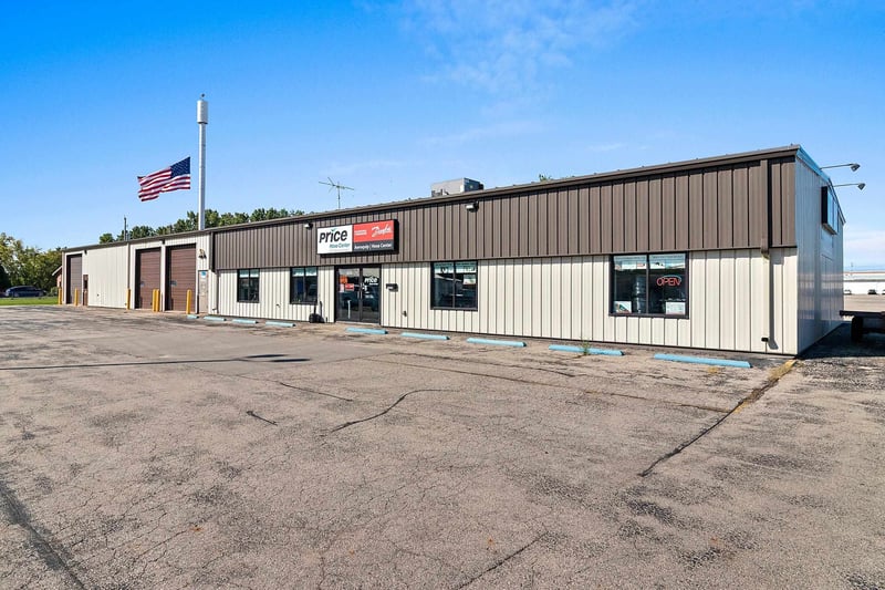 1215 N Hickory Farm Ln, Grand Chute, WI 54914