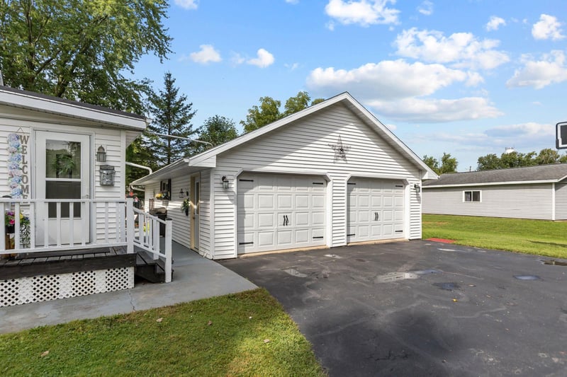 W7712 Railroad St, Shiocton, WI 54170