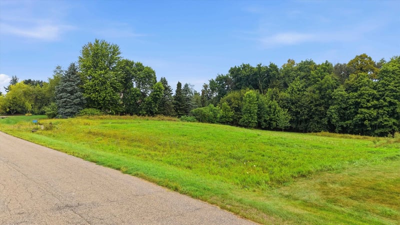 W9008 Forest Ridge Dr, Hortonville, WI 54944-0000