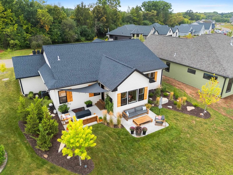 1831 Bobby Jones Dr, De Pere, WI 54115-5609